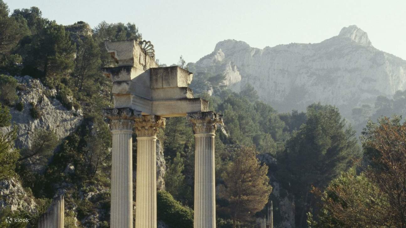 Glanum’s archaeological treasures unveil a unique blend of Roman architecture and Provencal beauty
