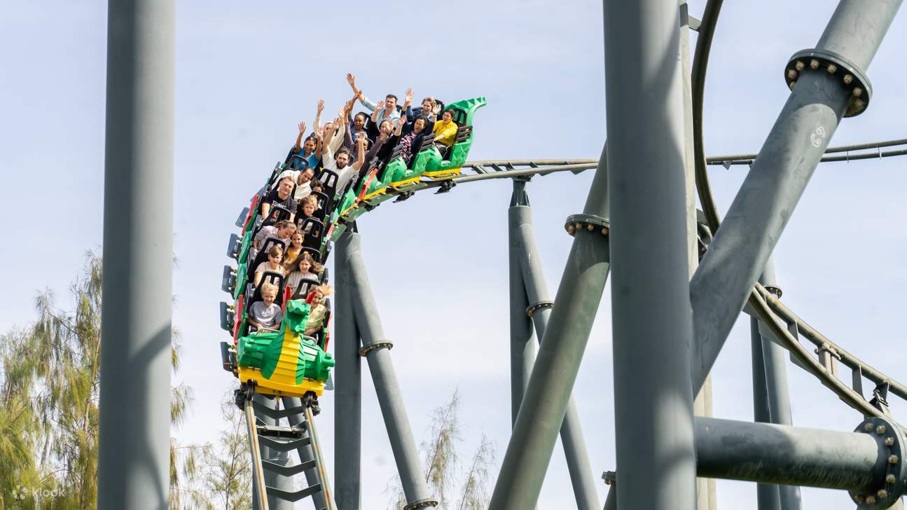 Дайте волю своему внутреннему изобретателю с помощью игр-роботов и интерактивных сюрпризов на каждом шагу.