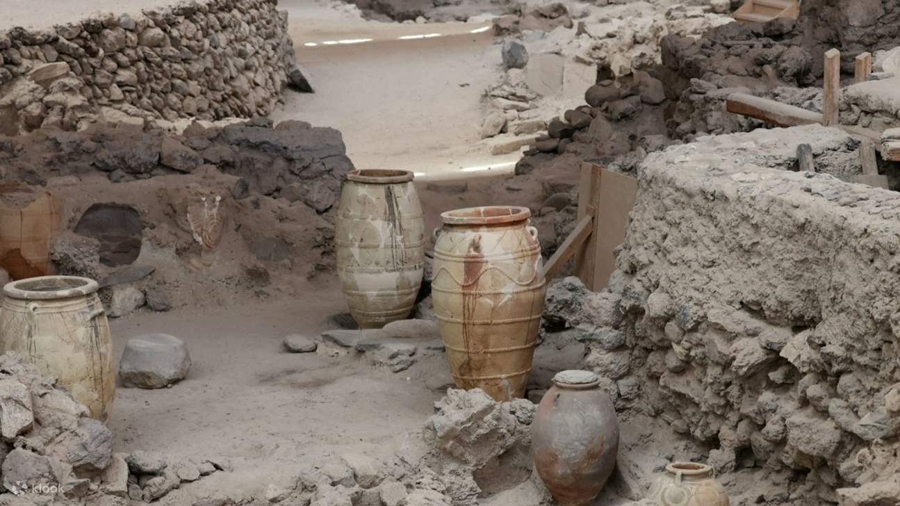 Tìm hiểu cách tro núi lửa bảo vệ Akrotiri hàng nghìn năm, giống như Pompeii.
