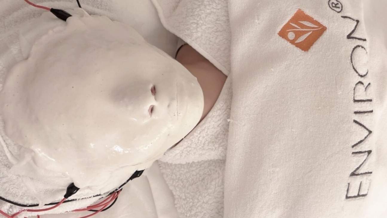 Un salón de renombre con 9 años de experiencia en Omotesando, dirigido personalmente por su propietario con 23 años de experiencia en el sector de la belleza.