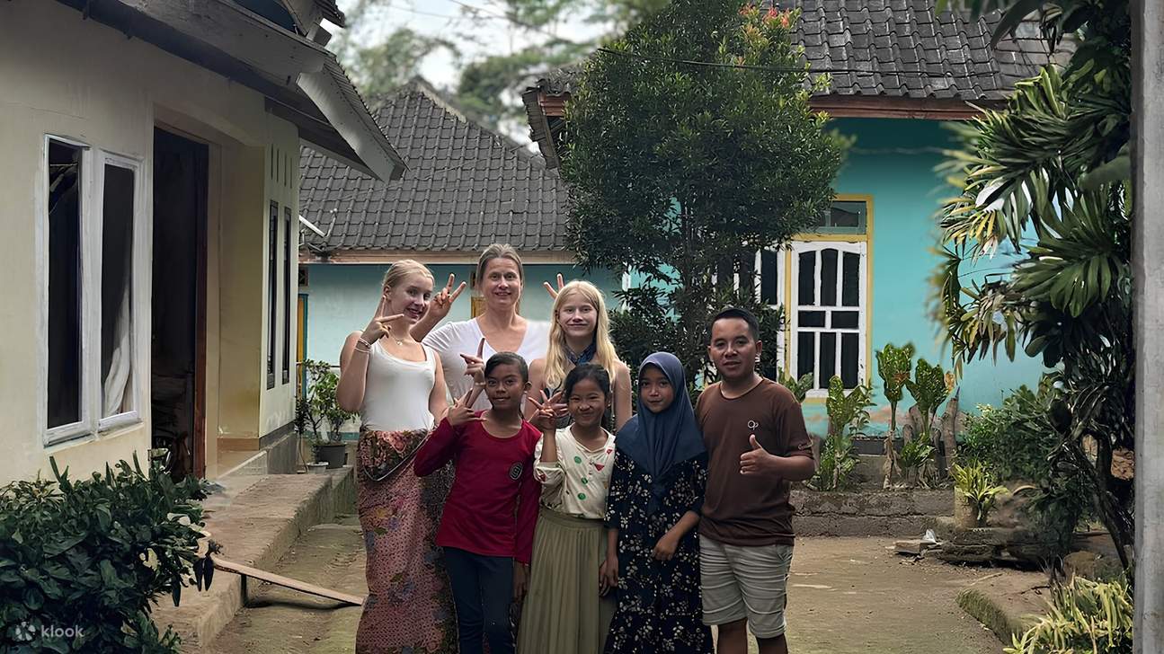 Aperçu culturel : Découvrez le patrimoine et les histoires de Lombok à travers des activités interactives.