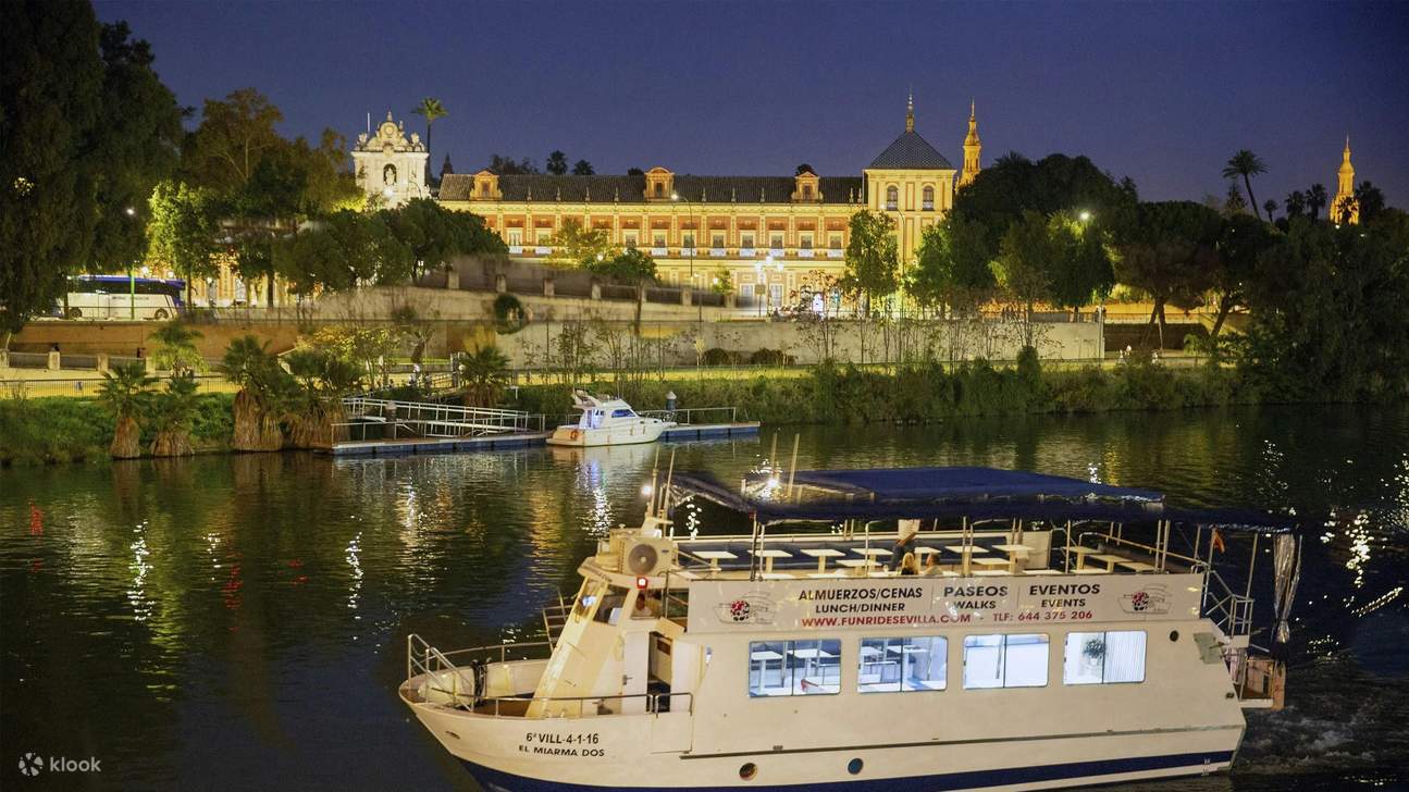 在塞维利亚乘坐瓜达尔基维尔河游船，享用餐食和无限畅饮