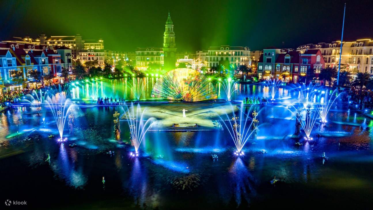 황홀한 베네치아의 야경을 감상하고, 베네치아 컬러 쇼를 즐겨보세요.