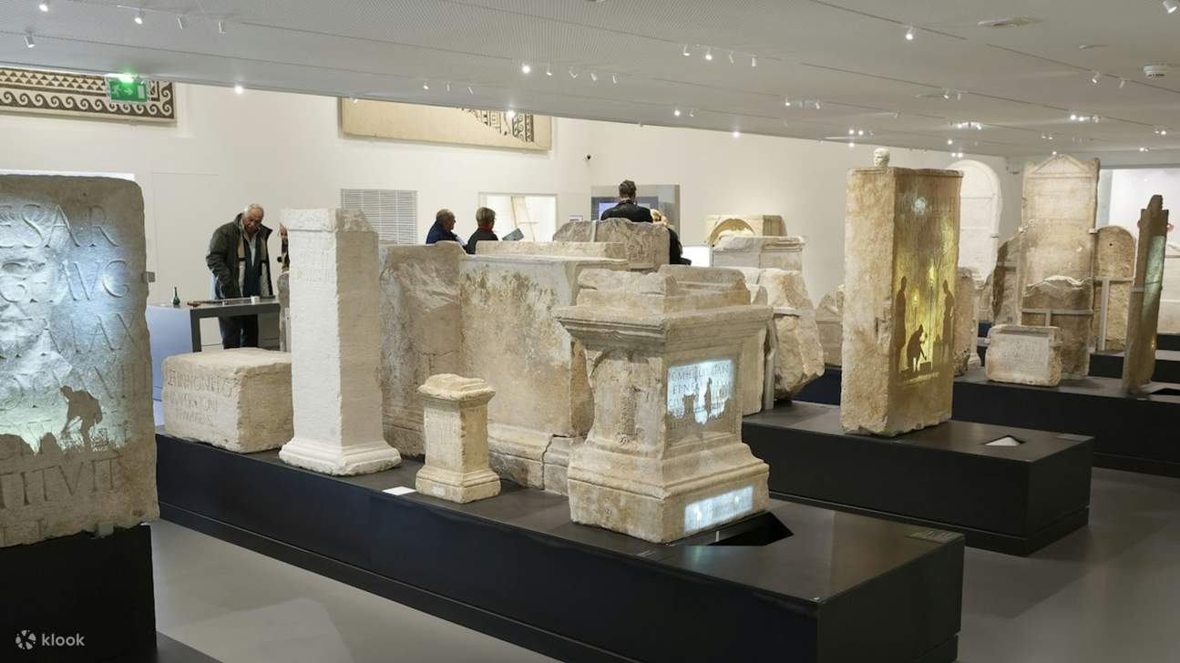 Découvrez les secrets de la culture romaine dans un musée conçu comme une toge fluide