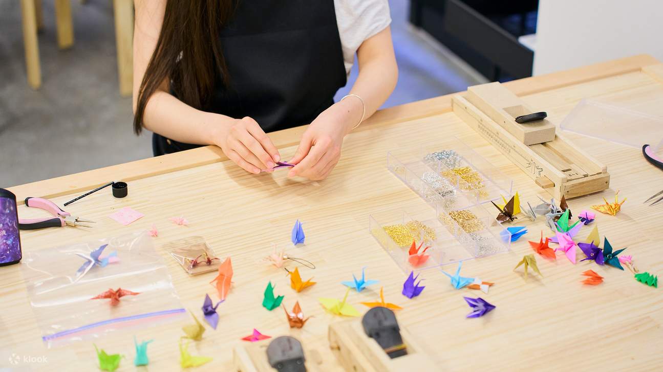 Tokyo: Ginza Kanzashi Workshop — Craft Your Own Japanese Hairpin