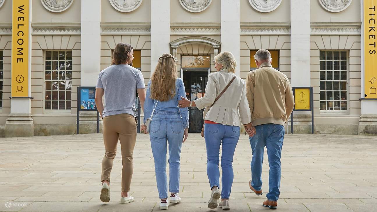Ingresso accogliente al Visitor Centre dell'Old Royal Naval College a Greenwich