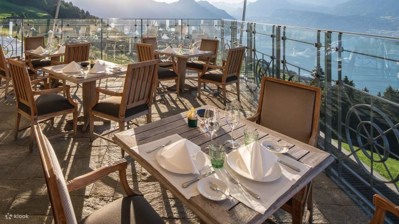 在迷人的霍内格别墅露台欣赏壮丽的阿尔卑斯山和湖泊全景