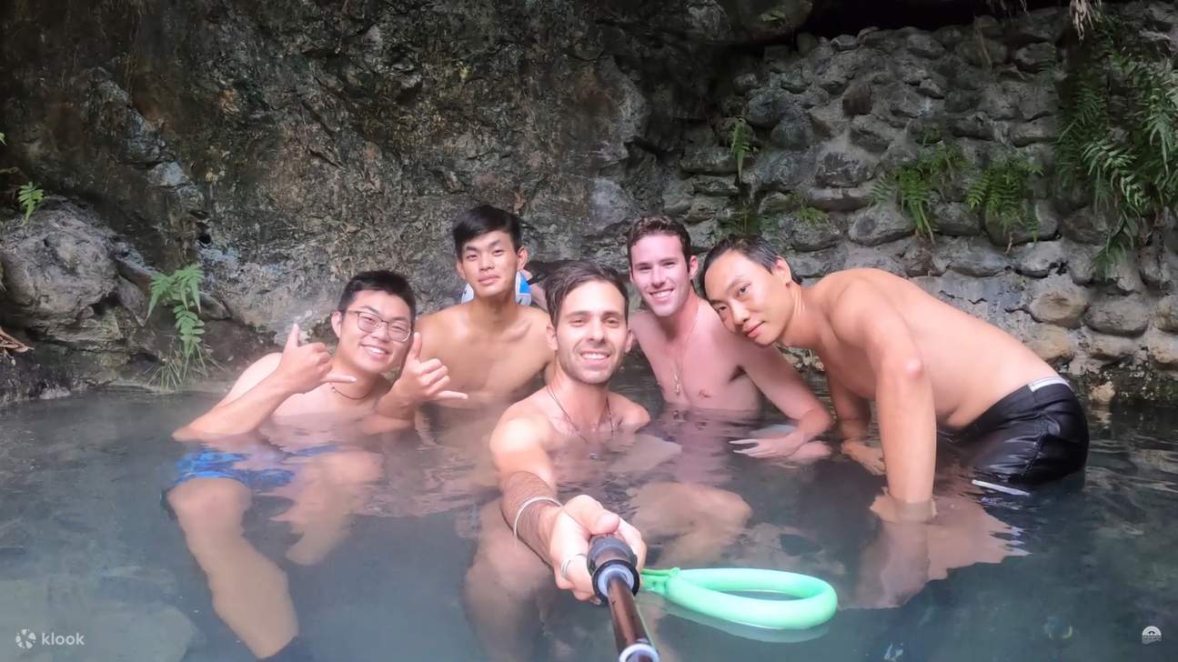 Suối nước nóng Vạn Vinh