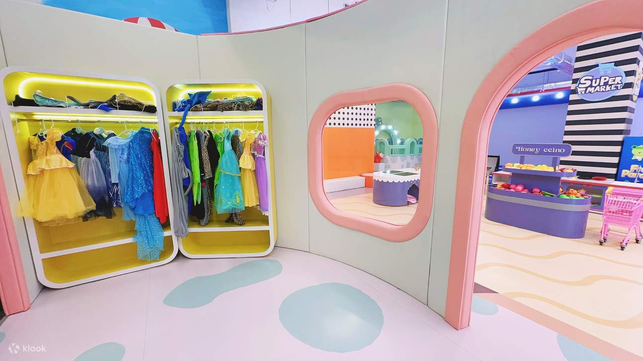 コスプレプリンセス衣装エリア