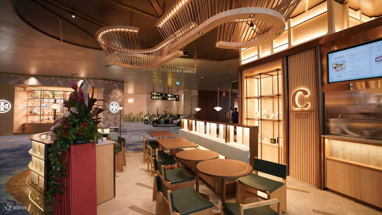 Chatterbox Hilton 的传统与休闲餐饮在这里相得益彰。在 Chatterbox Express 舒适而现代的空间中享用新加坡传统风味。