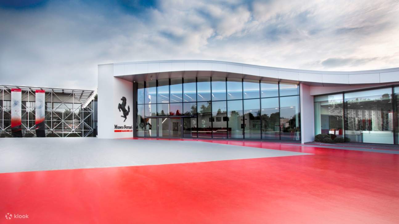 Tauchen Sie ein in die fesselnde Geschichte von Ferraris Weg vom Rennteam zur globalen Ikone.