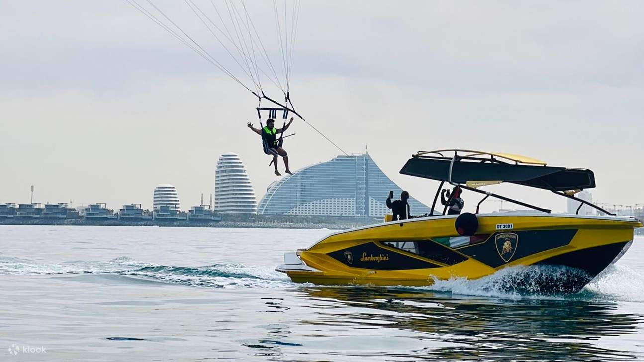 在迪拜體驗帆傘運動，飽覽朱美拉棕櫚島、JBR和迪拜碼頭的美景