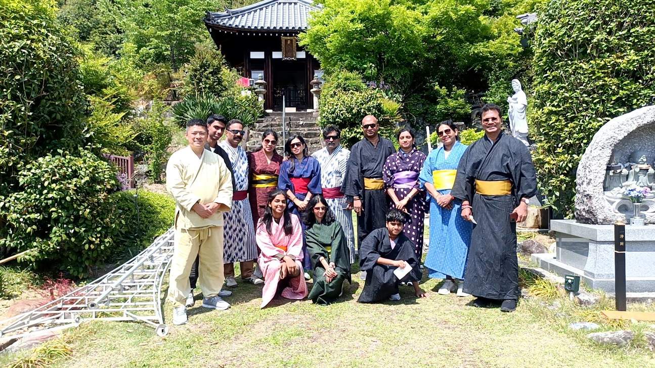 Pengalaman upacara minum teh yang autentik oleh pakar teh yang terkenal berhampiran kuil-kuil terkenal di Kyoto