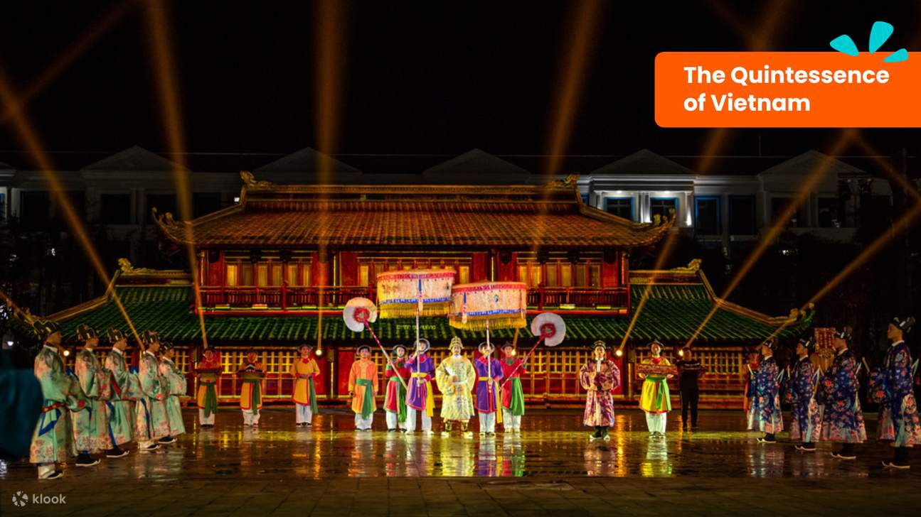 베트남 문화의 정수를 만나보세요. 유명 감독 Viet Tu의 연출로 베트남 문화를 반영한 공연으로, 주요 공연 1회와 매일 13회의 미니 쇼가 펼쳐집니다.