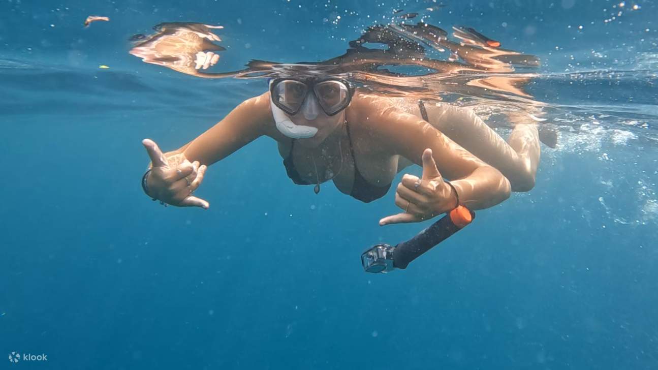 สนุกและสดชื่นสุด ๆ เมื่อได้อยู่ในน้ำใสราวคริสตัลแบบนี้!