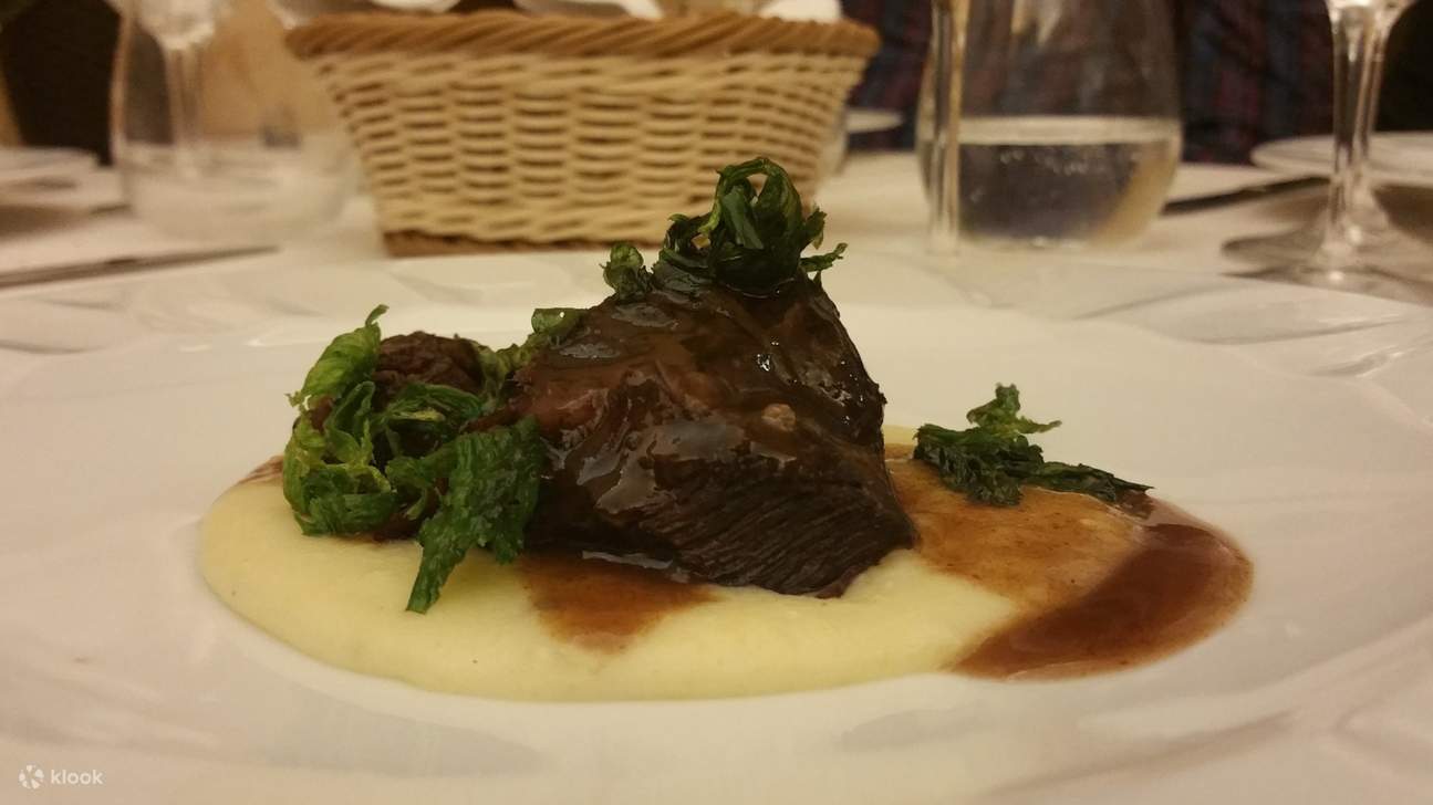 Wine tasting and pairing dinner experience in Rome