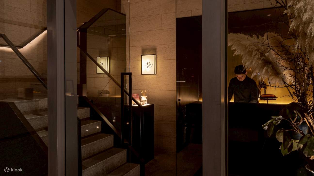 Van Yakiniku - Stasiun MRT Zhongxiao Dunhua