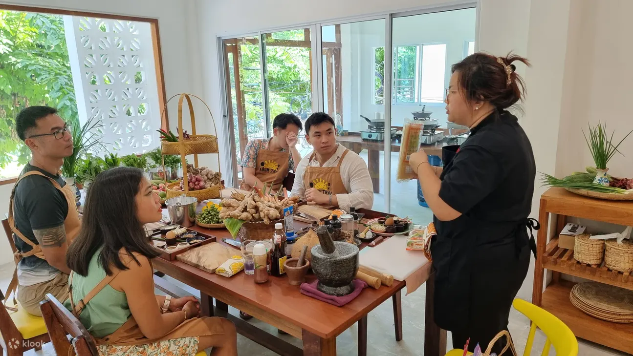 Arun 泰式烹饪课程，含市集导览和嘟嘟车之旅