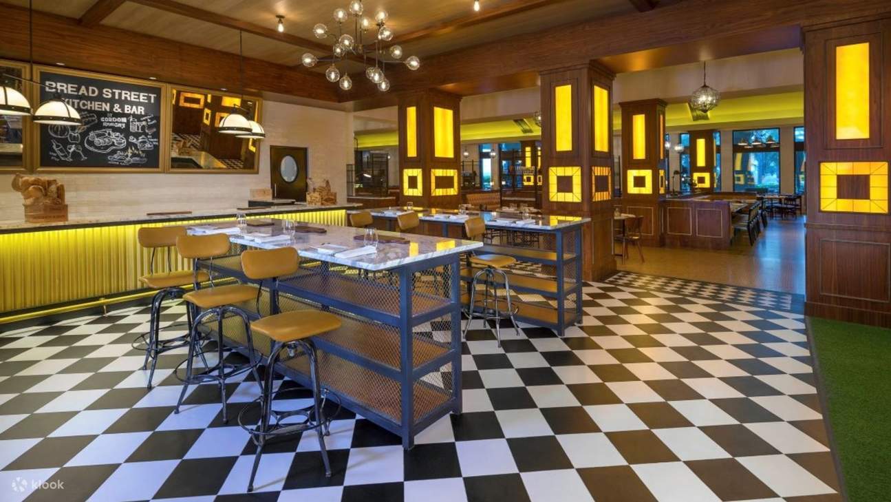 Cenare con stile in uno spazio chic e invitante, perfetto per ogni occasione