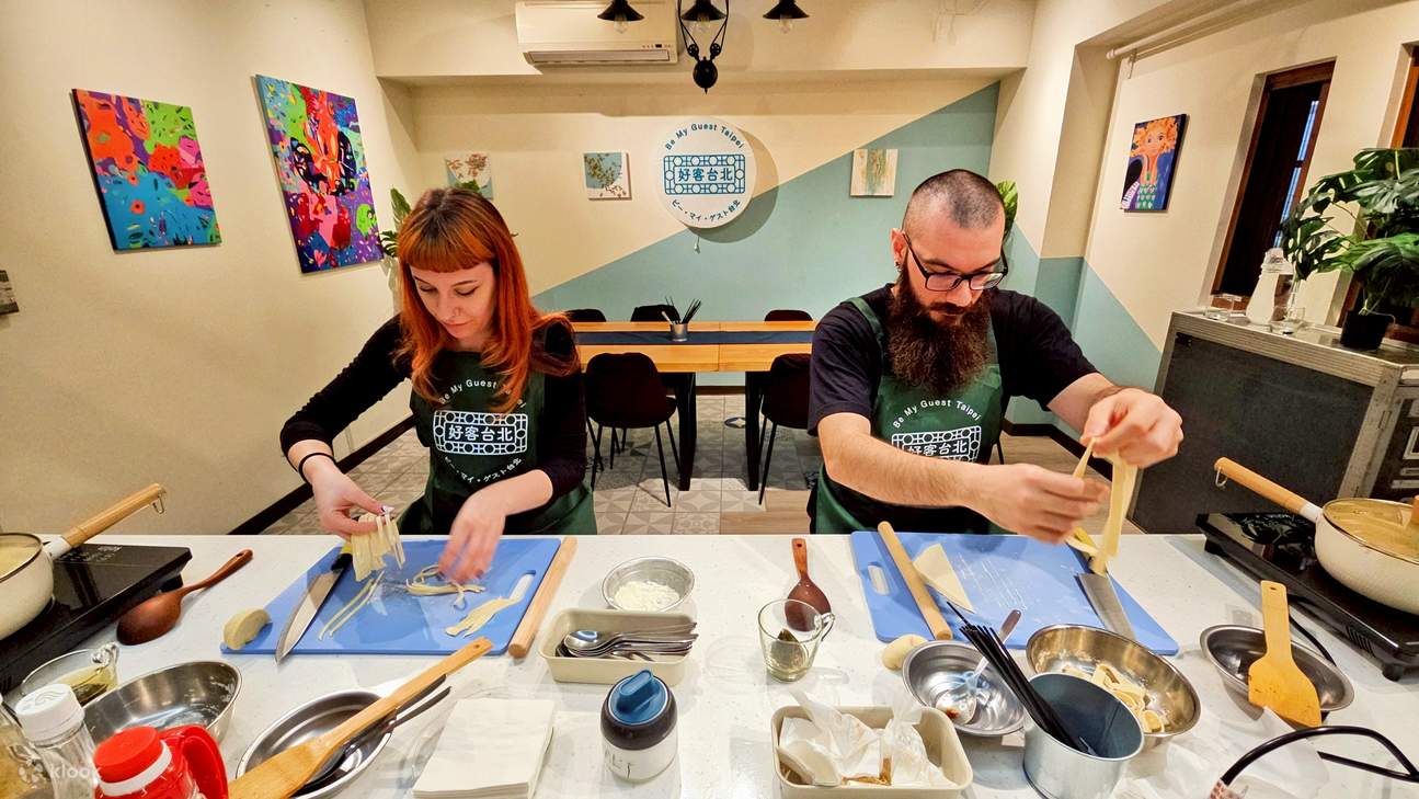 คลาสเรียนทำอาหาร: บะหมี่เนื้อ, หลู่โร่วฟ่าน, แพนเค้กต้นหอมในไทเป