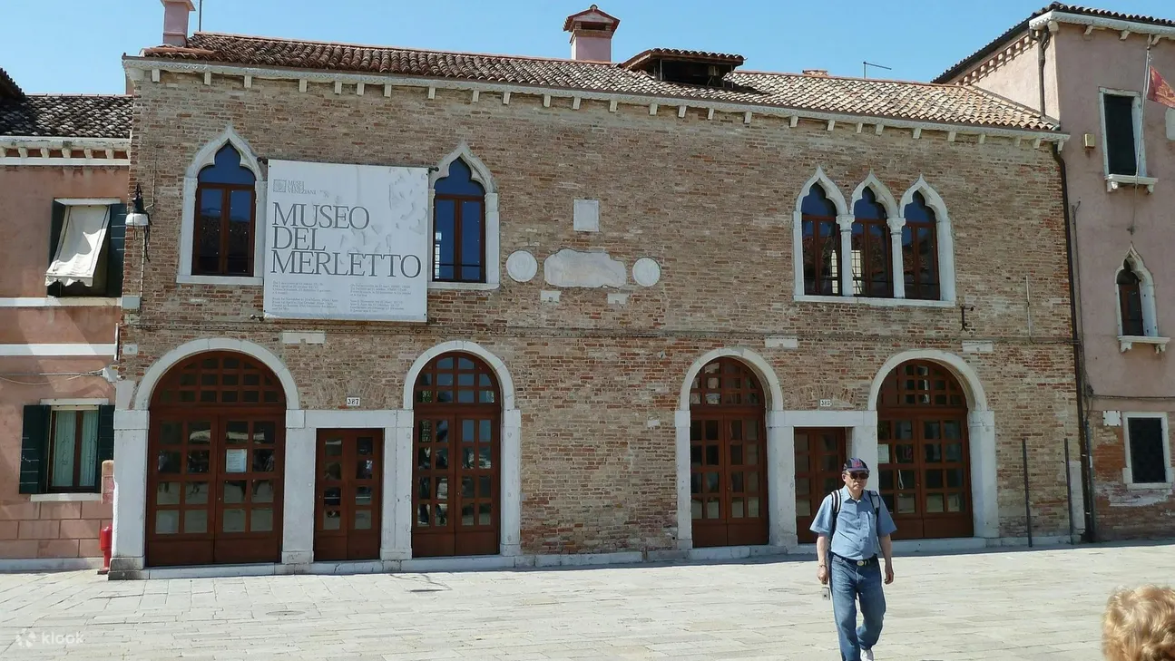 参观布拉诺的梅莱托博物馆 (Museo del Merletto)，了解威尼斯蕾丝。