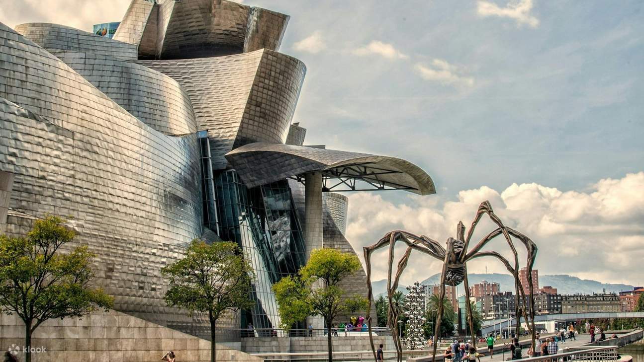Guggenheim Bilbao 英語版 Guggenheim Bilbao Museum. Come in and plan your visit