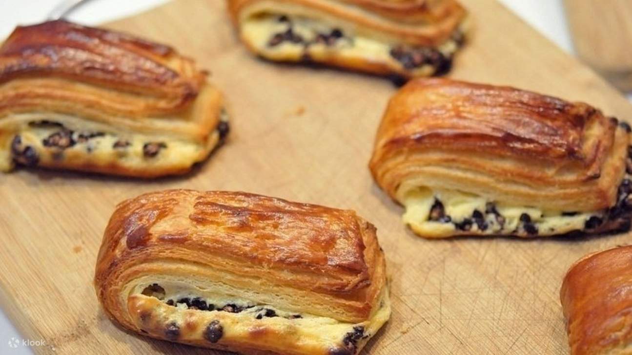 Từ bột đến độ hoàn hảo vàng óng—tạo ra những món bánh ngọt có hương vị như buổi sáng ở Paris