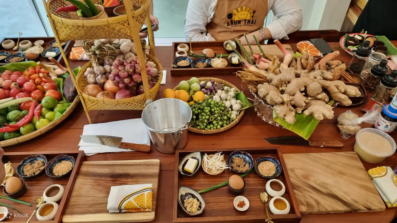 Arun 泰式烹饪课程，含市集导览和嘟嘟车之旅