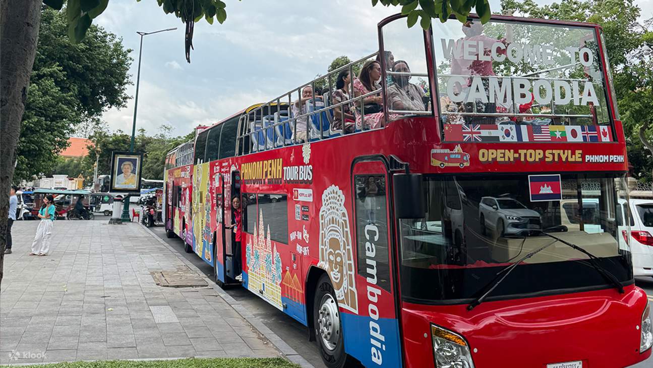 Phnom Penh: Tiket Bus Hop-On Hop-Off dengan Mekong Cruise Gratis