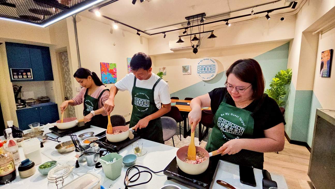 คลาสเรียนทำอาหาร: บะหมี่เนื้อ, หลู่โร่วฟ่าน, แพนเค้กต้นหอมในไทเป