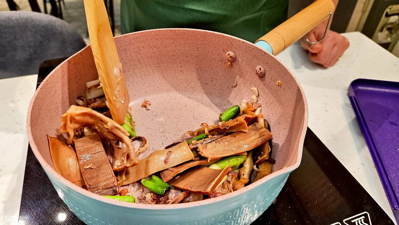 Corso di cucina di noodles di manzo, Lu Rou Fan, pancake di scalogno a Taipei