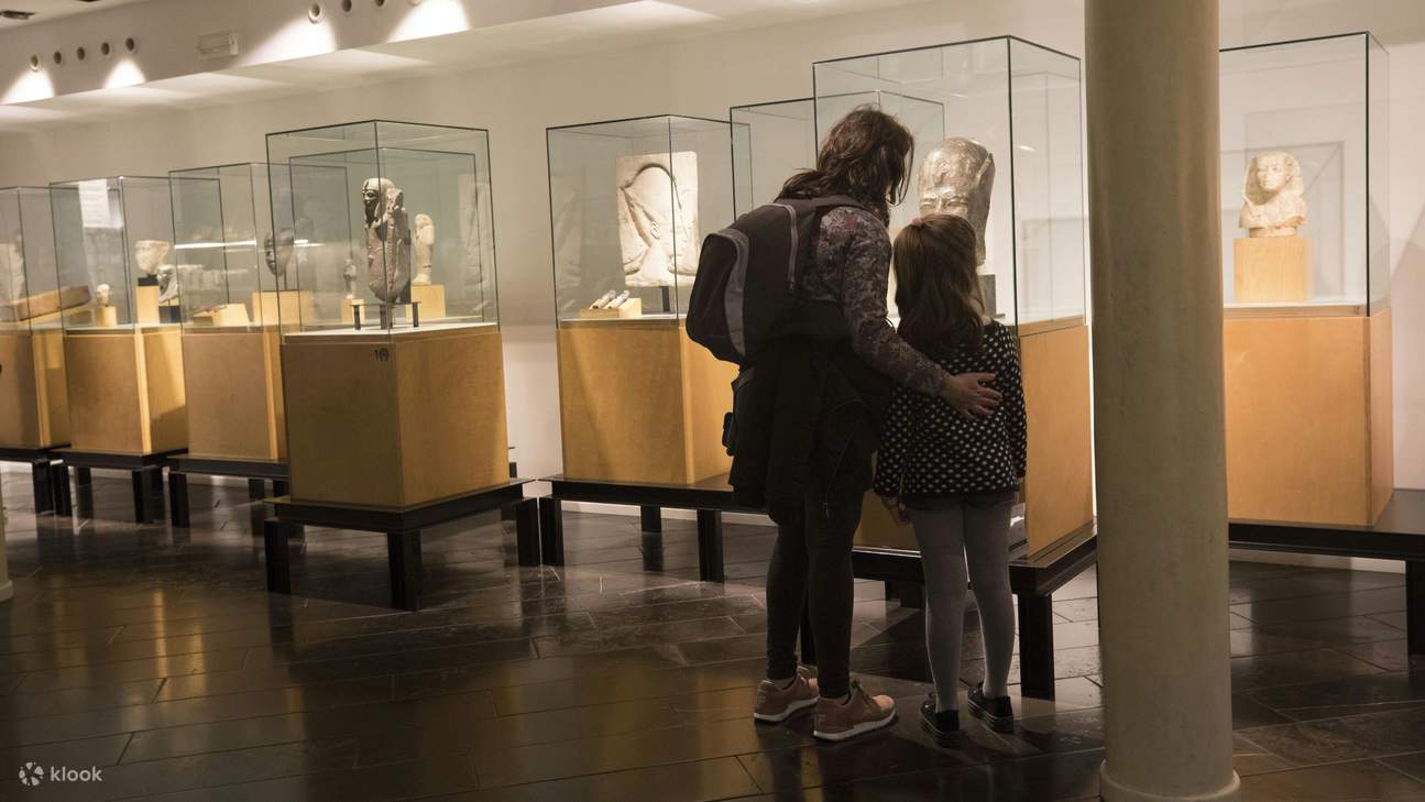 Chiêm ngưỡng các tác phẩm điêu khắc Ai Cập cổ đại được bảo tồn tốt và tìm hiểu về ý nghĩa lịch sử và nghệ thuật của chúng