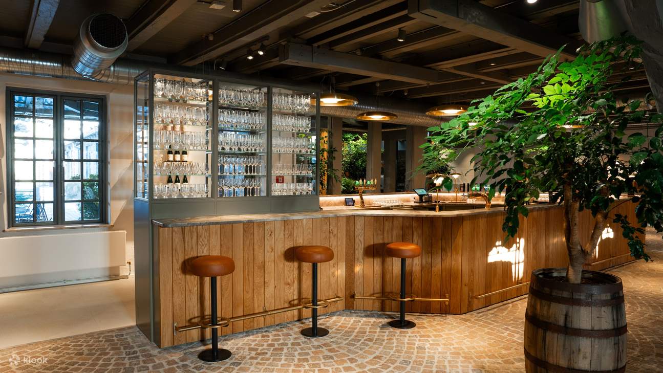 Temukan permata tersembunyi dan artefak yang menelusuri kebangkitan Carlsberg dari pabrik bir kecil menjadi ikon global