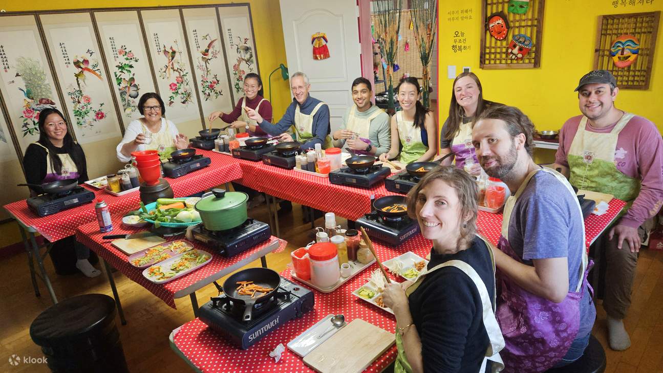 Kelas Memasak Rumahan Korea Lokal & Petualangan Pasar di Seoul