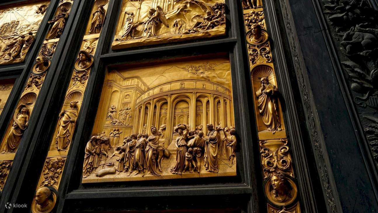 在主教座堂歌剧博物馆欣赏米开朗基罗的《圣殇》和吉贝尔蒂创作的“天堂之门”