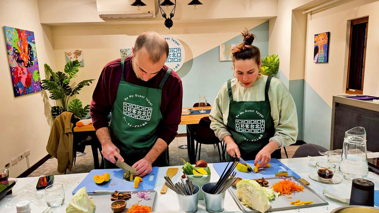 คลาสเรียนทำอาหาร: บะหมี่เนื้อ, หลู่โร่วฟ่าน, แพนเค้กต้นหอมในไทเป