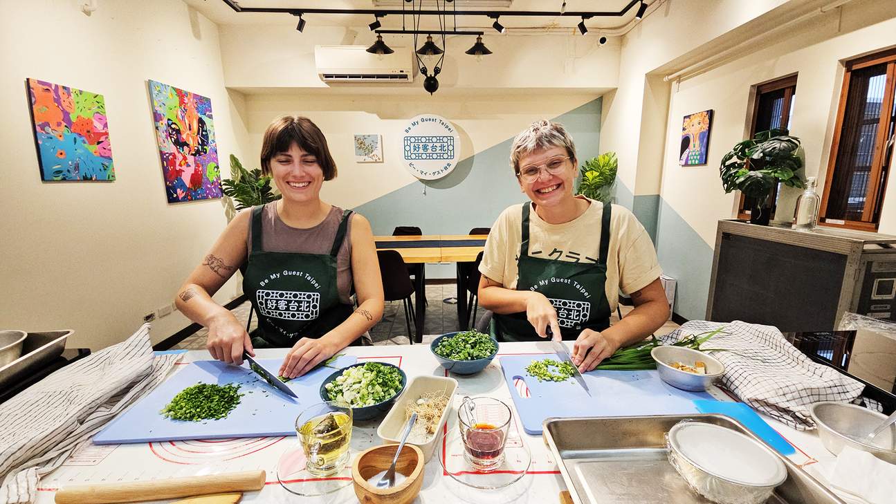 Clase de cocina de fideos de ternera, Lu Rou Fan, panqueques de cebolleta en Taipéi