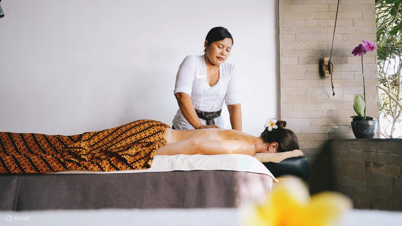 Tận hưởng hàng loạt liệu pháp thư giãn với tầm nhìn hướng biển tại một trong những spa tốt nhất ở Jembrana Bali