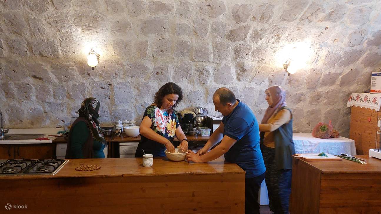 ชั้นเรียนทำอาหารในคัปปาโดเกียยามเย็นกับคนท้องถิ่น