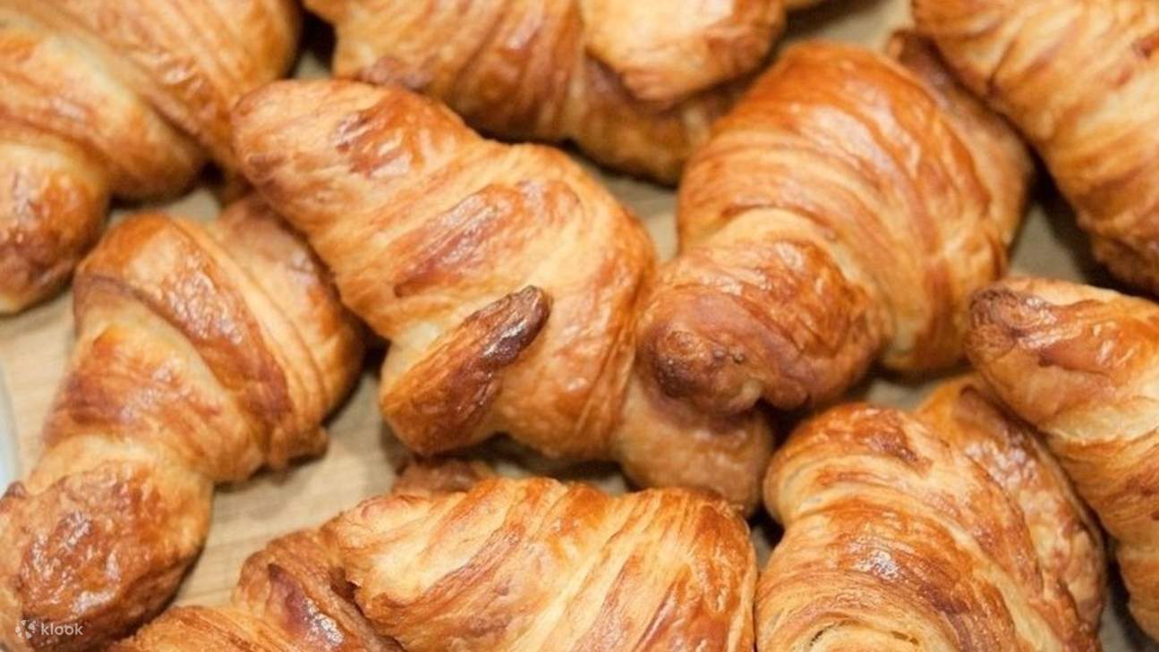 Làm chủ nghệ thuật tạo ra những chiếc bánh croissant hoàn hảo trong một trải nghiệm thực tế tại Paris