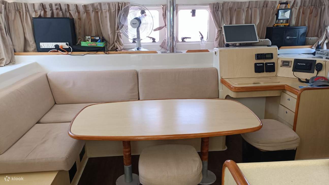 Alquiler de yates privados en Singapur con White Sails