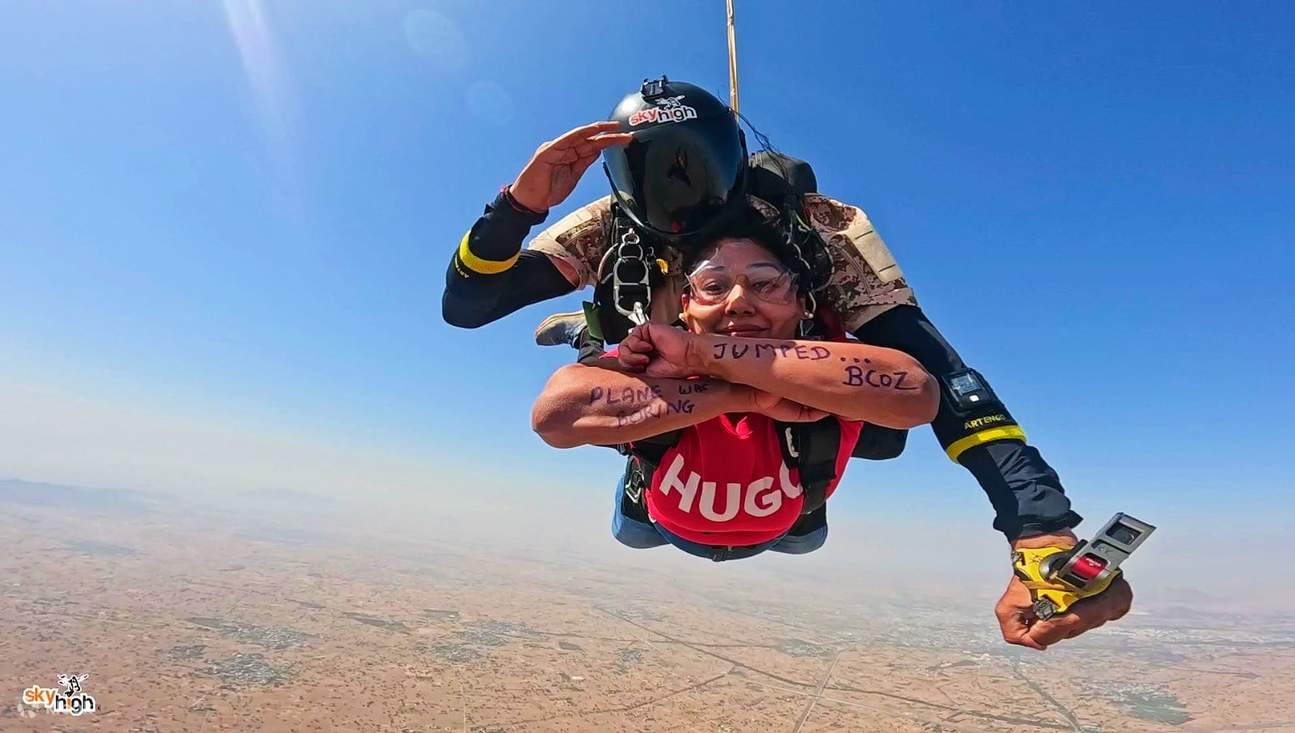 インドでのスカイダイビング