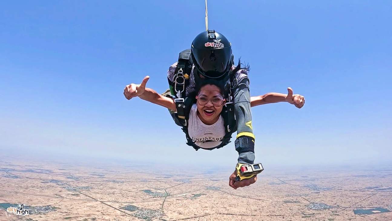 インドでのスカイダイビング