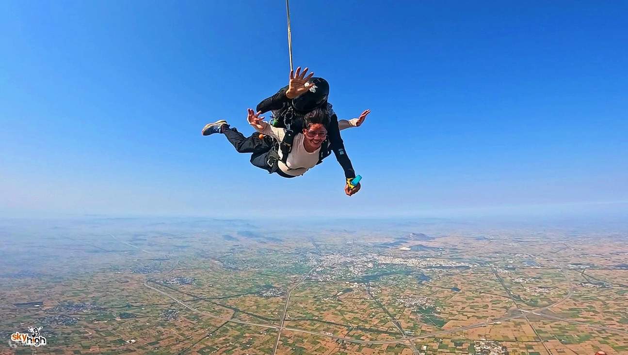 インドでのスカイダイビング