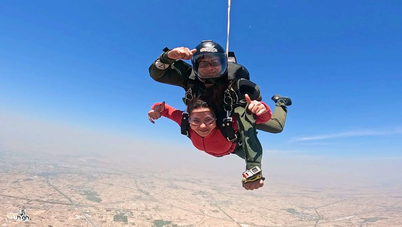 インドでのスカイダイビング