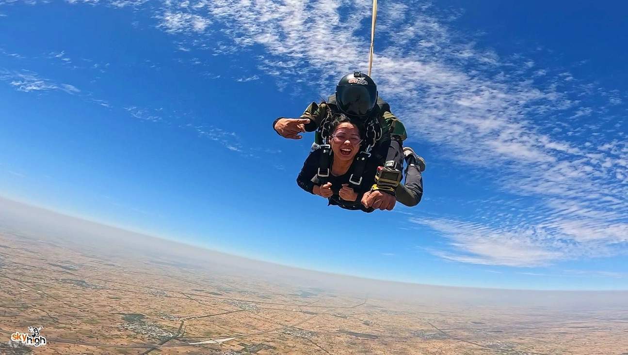 インドでのスカイダイビング