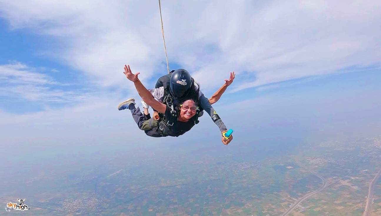 インドでのスカイダイビング