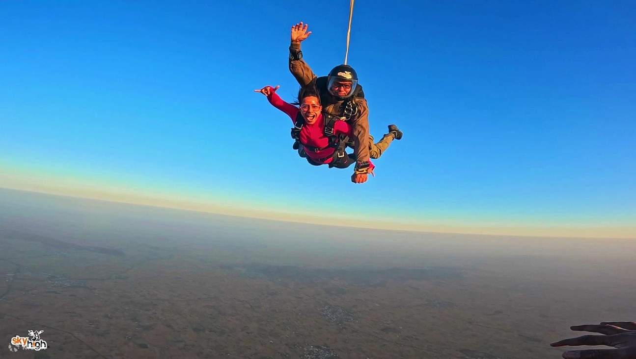 インドでのスカイダイビング