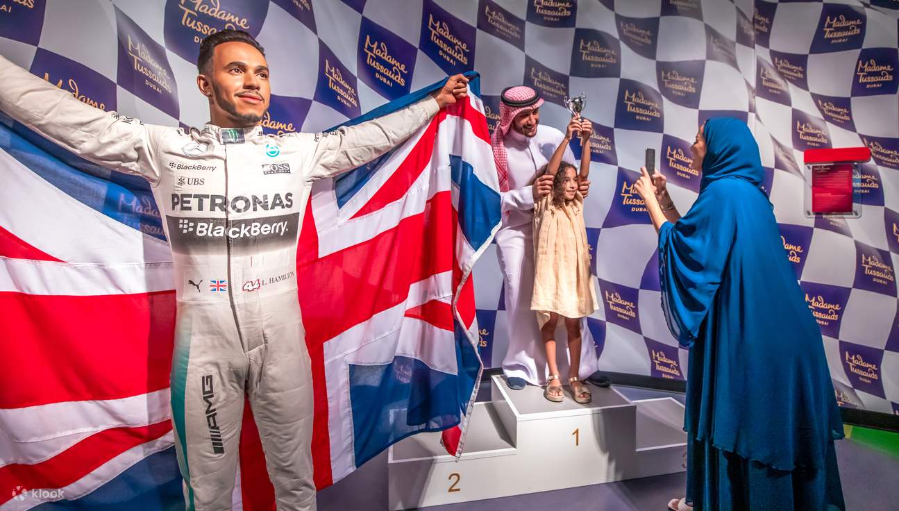 Capturar una foto divertida con tu héroe deportivo favorito, sumergirte en el mundo de la fama