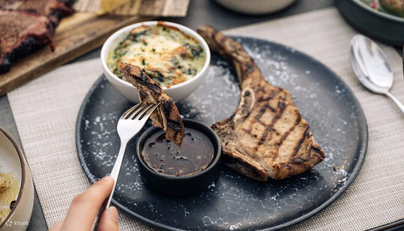 Babble and Grill tại Riva Surya Bangkok